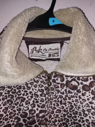 Felpa con stampa animalier ue collo in pelliccia