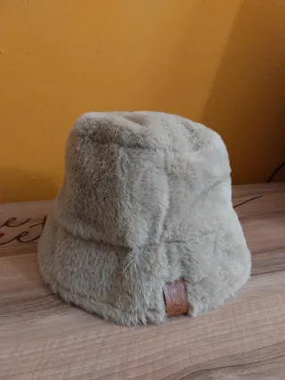 Cappellino in pelo beige/marrone