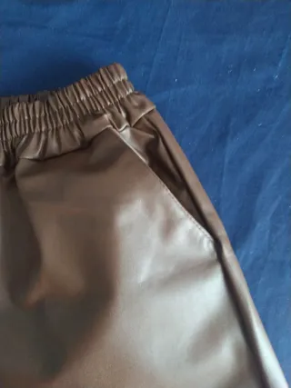 Falda pantalón efecto piel marrón