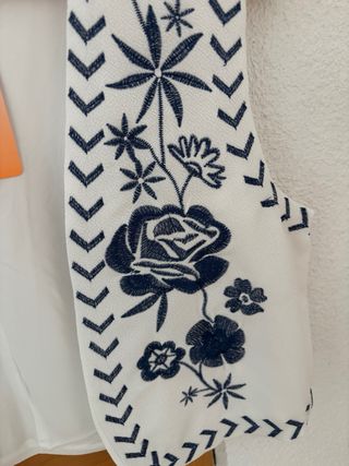 Chaleco bordado Shein