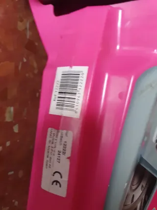 Moto de juguete rosa y azul para niñas