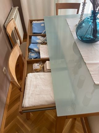 Mesa de comedor de cristal y madera