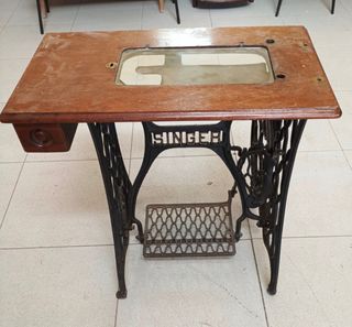 Mesa de máquina de coser Singer