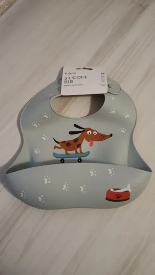 Babero Silicona Perro Patinador