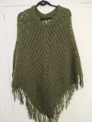 Poncho verde calado