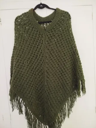 Poncho verde calado