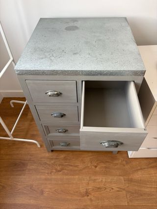 Cajonera gris metal y madera. Estilo industrial