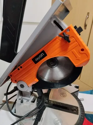 Ingletadora Eléctricamente marca dayron