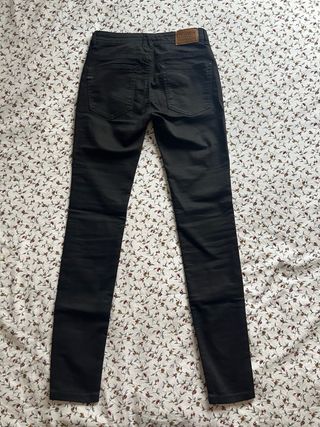 Pantalón pitillo negro Pull&Bear  Talla 34