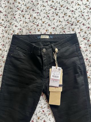 Pantalón pitillo negro Pull&Bear  Talla 34