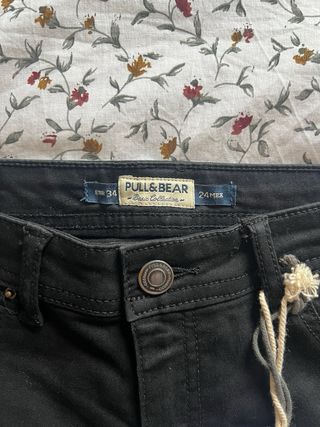 Pantalón pitillo negro Pull&Bear  Talla 34