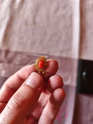 Pendientes Coral y Oro 18k