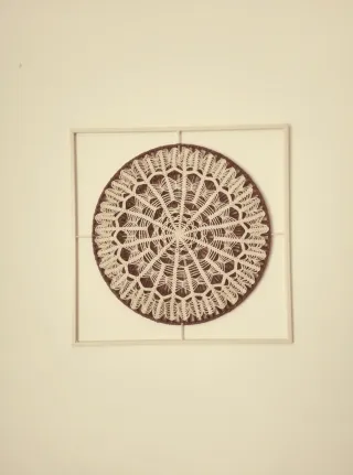 Decorazione da parete con centrino antico