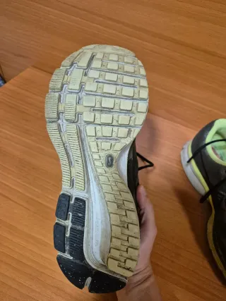 Zapatillas Nike grises y verdes