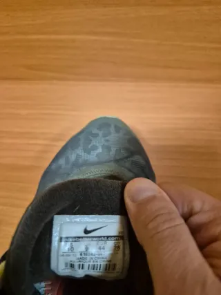 Zapatillas Nike grises y verdes