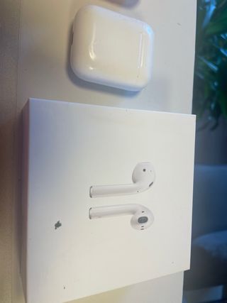 AirPods 1ª Generación con funda de silicona y caja