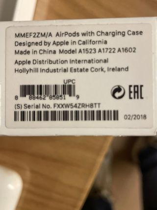 AirPods 1ª Generación con funda de silicona y caja