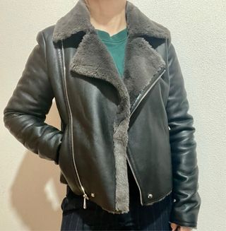 Cazadora biker efecto piel Mango