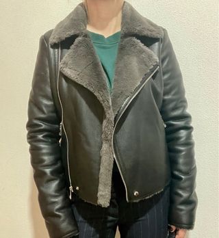 Cazadora biker efecto piel Mango