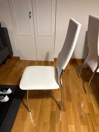 Mesa Comedor Madera + 4 Sillas Blancas