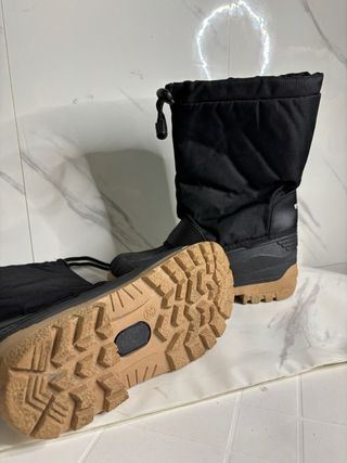 Stivali da neve neri e marroni