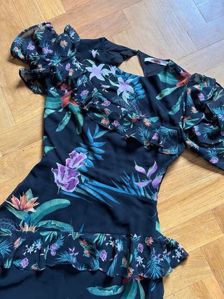 Vestido estampado floral con volantes