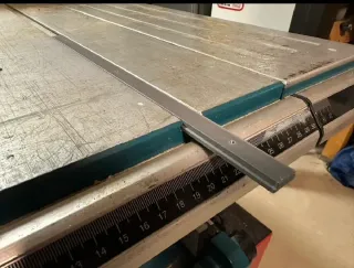 Patines Guía Sierra de Mesa Makita MLT100