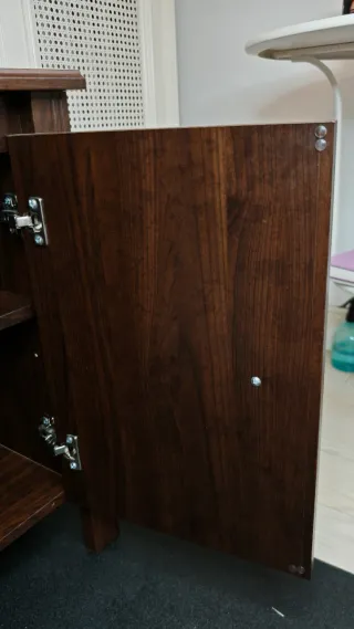 Mesa de noche de madera