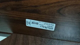 Mesa de noche de madera