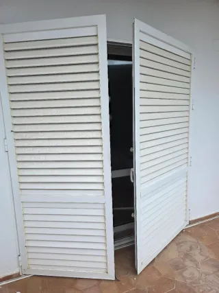 Ventanales PVC con persianas