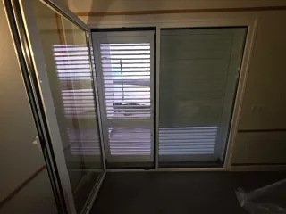 Ventanales PVC con persianas