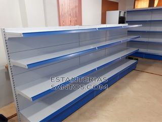 Estanterías metálicas y vitrina refrigerada