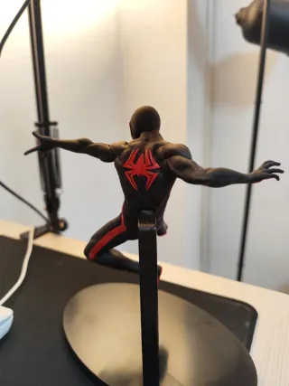Figura Miles Morales Luminasta