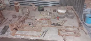 Herramientas antiguas y báscula