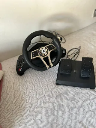 Volante y Pedales PS4/PS3 Logitech