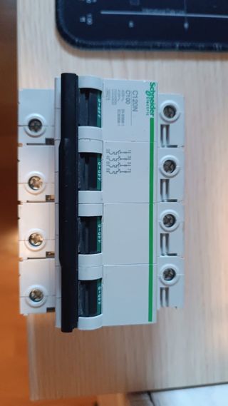Interruptor Magnetotérmico Schneider Electric C120