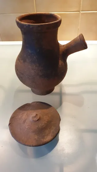 Bilha de barro antiga