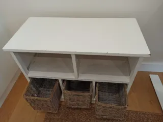 Banco zapatero blanco con 3 cestas
