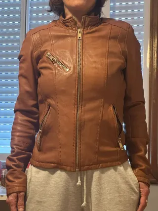 Cazadora de piel marrón