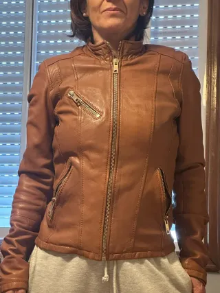 Cazadora de piel marrón