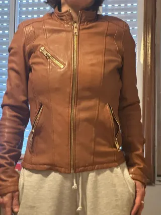 Cazadora de piel marrón