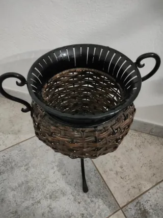 JARRÓN DE FORJA Y MIMBRE