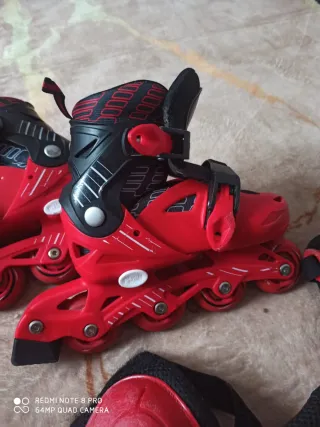 Set Patines y Protecciones Patinete Rojo