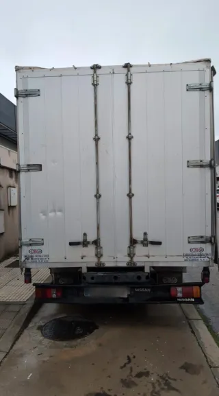 Camión Nissan 3500 kg