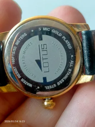 Reloj Lotus Dorado y Negro