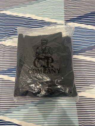 Chaqueta CP Company Negra con Capucha y Gafas