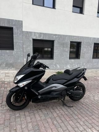 Yamaha TMAX Maxiscooter Negra