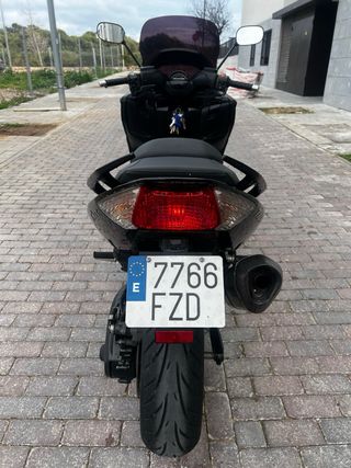 Yamaha TMAX Maxiscooter Negra