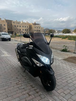 Yamaha TMAX Maxiscooter Negra