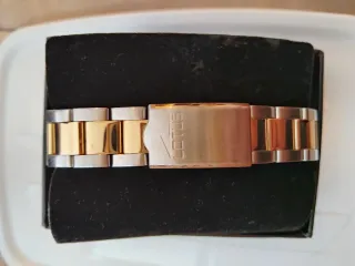 Reloj Lotus bicolor usada 2 dia